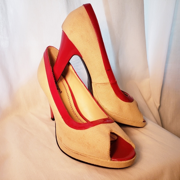 Retro Bongo “Bella” Fabric Pumps with Red Patent Leather - Picture 2 of 9